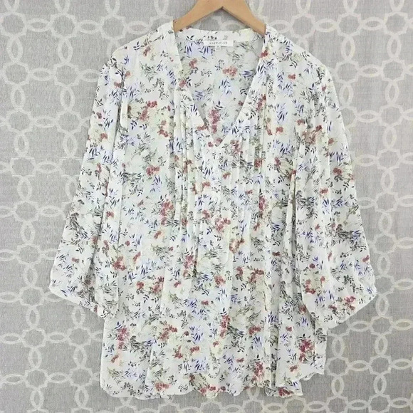 Rose + Olivia Tops - New without tag Rose + Olivia Floral Chiffon Blouse 3XL